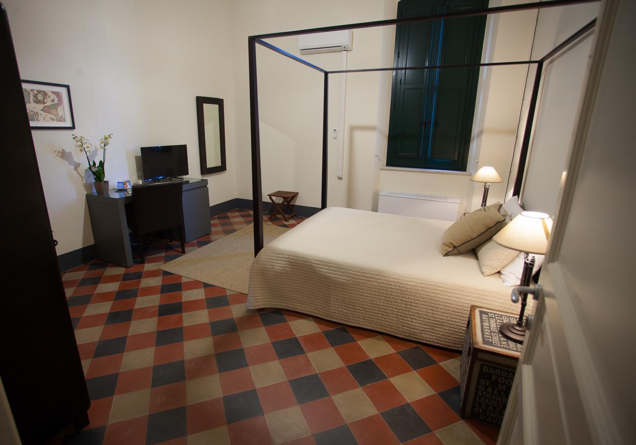 Le Stanze Del Capotreno Bed & Breakfast บาเกเรีย ภายนอก รูปภาพ